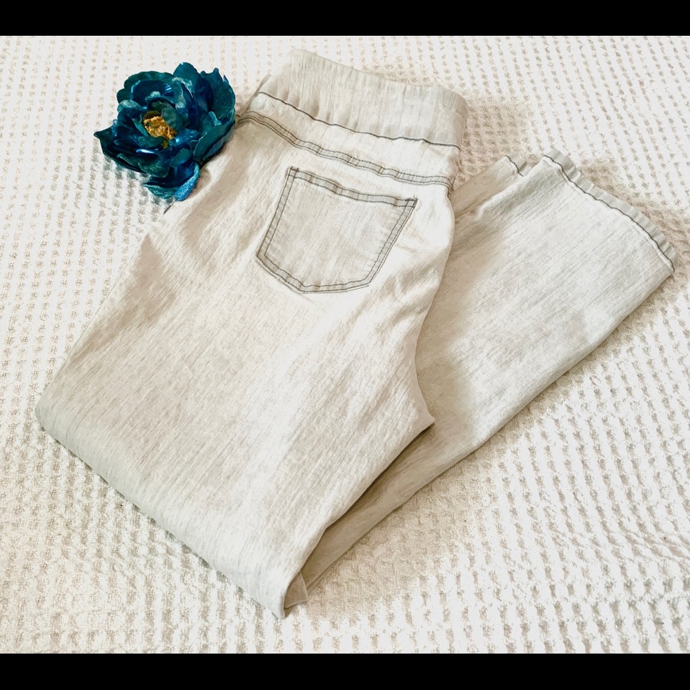 Ruby Rd Light-Wash Jeggings. Size 12P. Pull-On